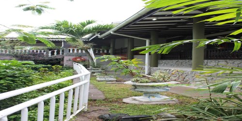 seychelles-booking-romance-bungalow-garden2  (©  Seychelles Booking)