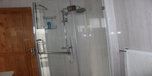 seychelles-booking-tamas-holiday-apartment-bathroom1  (©  Seychelles Booking)